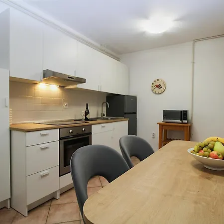 Eugen 1346 Apartament *