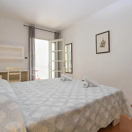 Eugen 1346 Apartament *