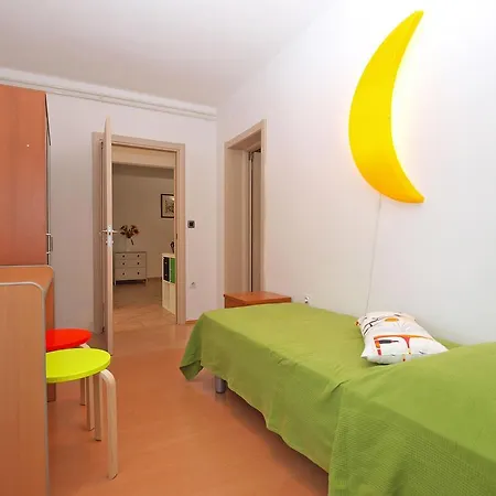 Eugen 1346 アパート *