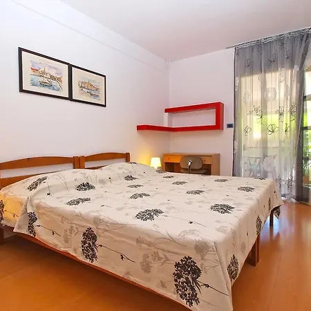 Eugen 1346 Apartment
