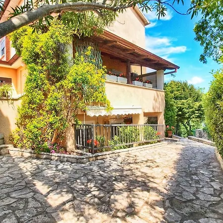 Eugen 1346 Apartman *