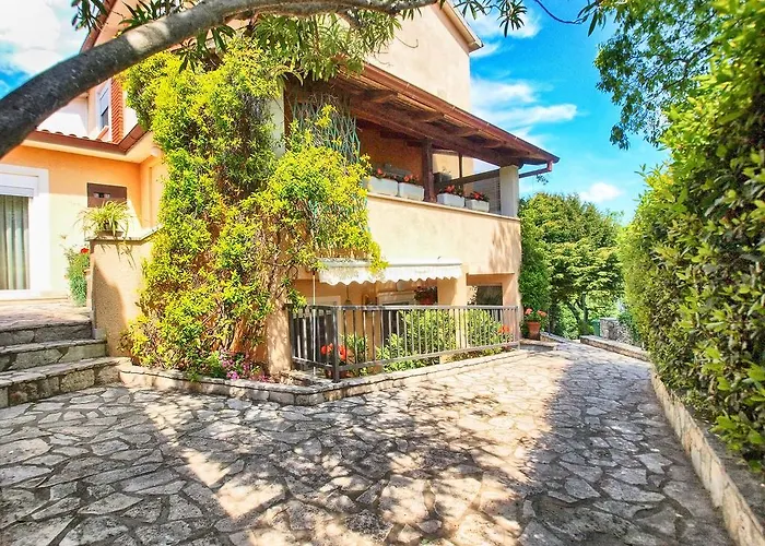 Eugen 1346 Apartman *